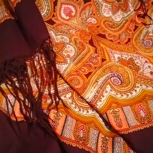 Pavlopasadsky wool Shawl sz 59" square - Picture 4 of 7